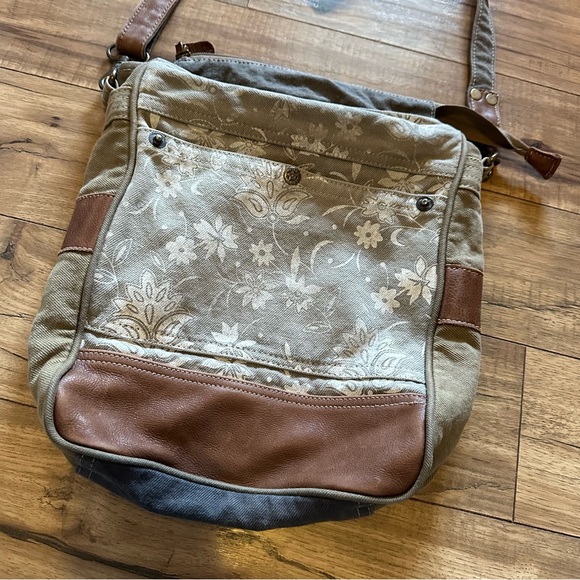 Myra Blossom Shoulder Crossbody Bag - Picture 13 of 13